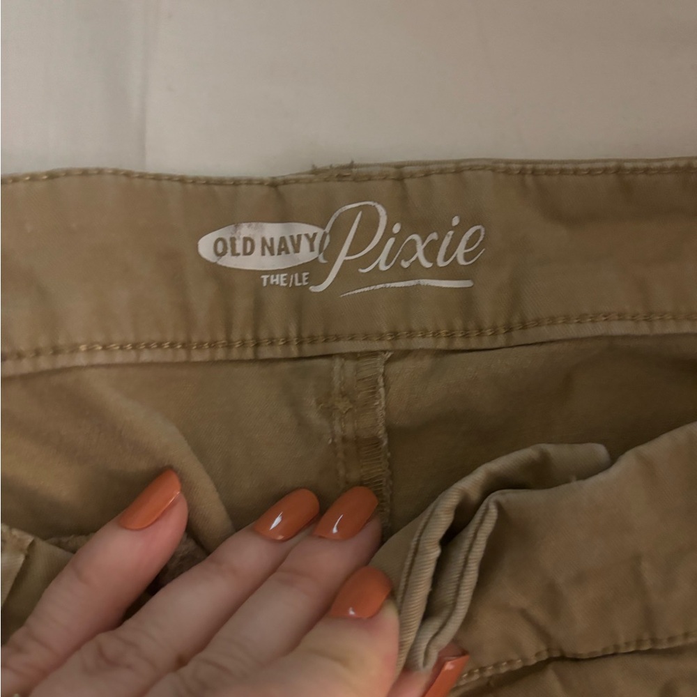 Old Navy Pixie khaki 
Great shape 
Smokefree 
Size 14